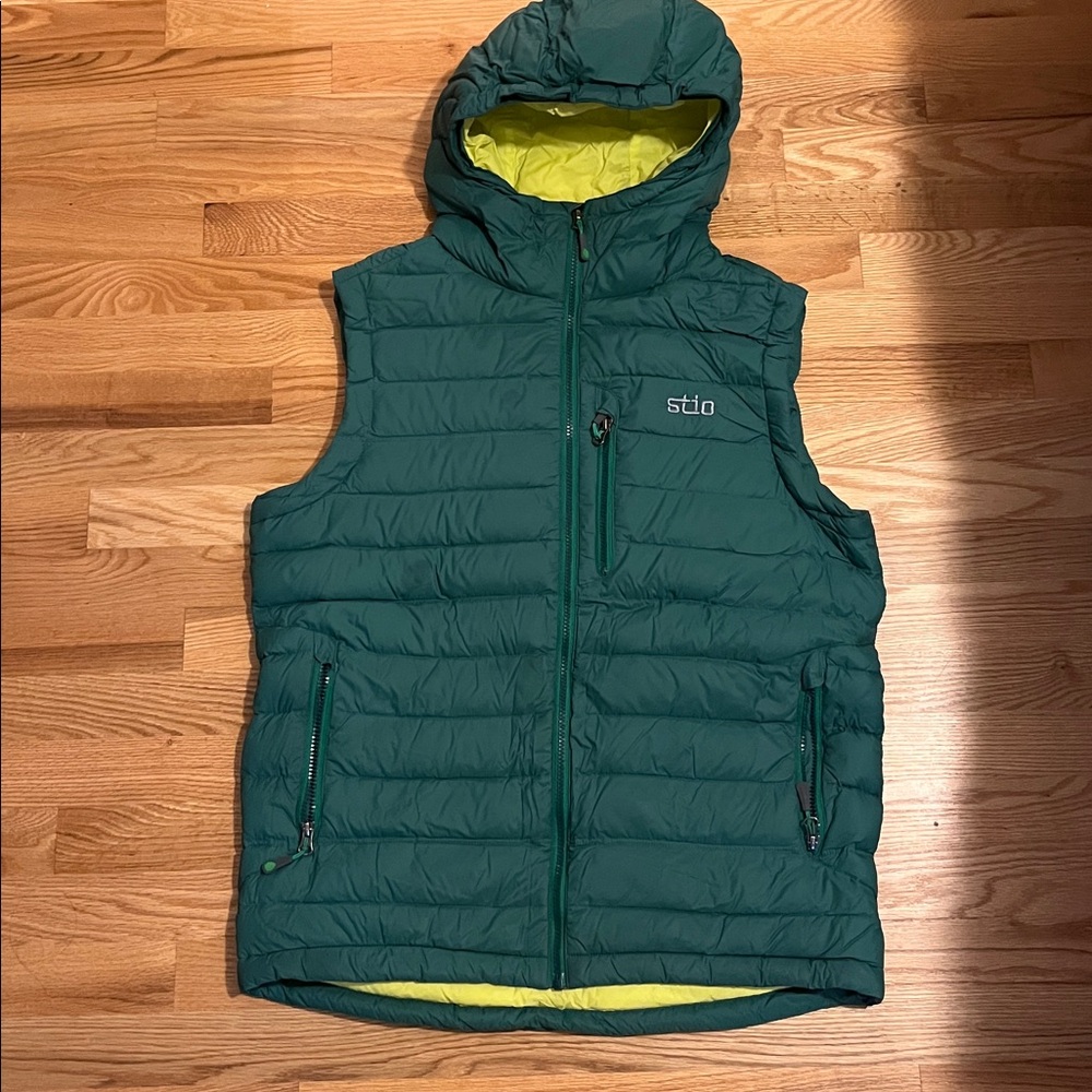 Stio Emerald green hooded Puffer Vest with lime yellow/green Lining.